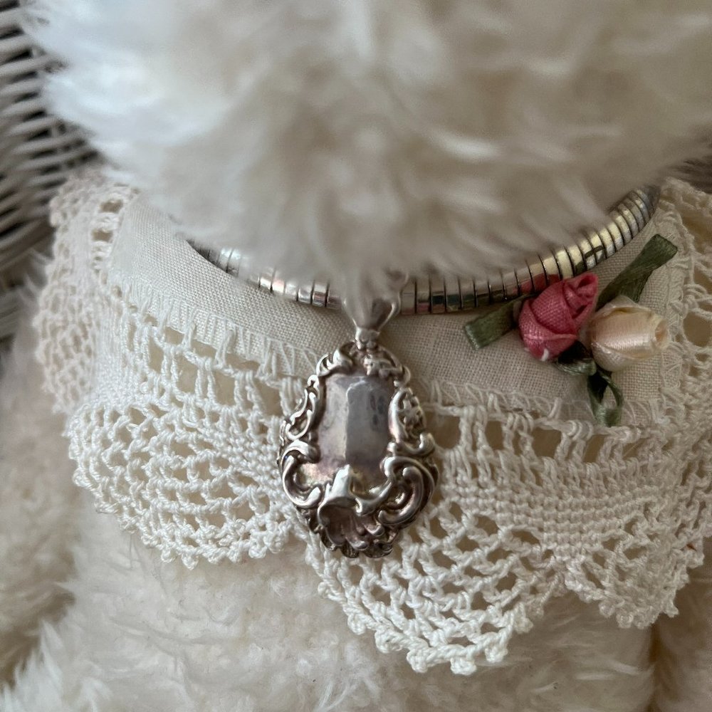 Lovely Silver Tone Pendent